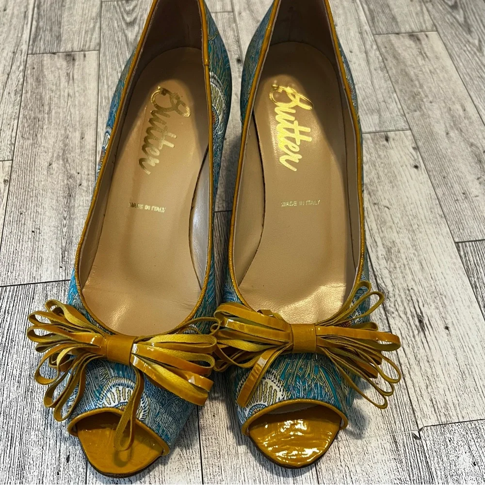 Butter by Lavorazione Artigiana Peacock Leather Bow Kitten Heel Size 7.5AA Italy